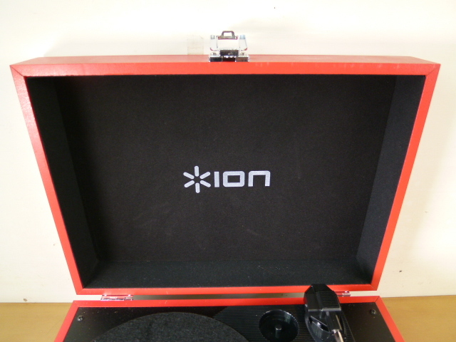 中古】ION Audio スピーカー内蔵 スーツケース型レコードプレーヤー Vinyl Transport  動作品の画像5