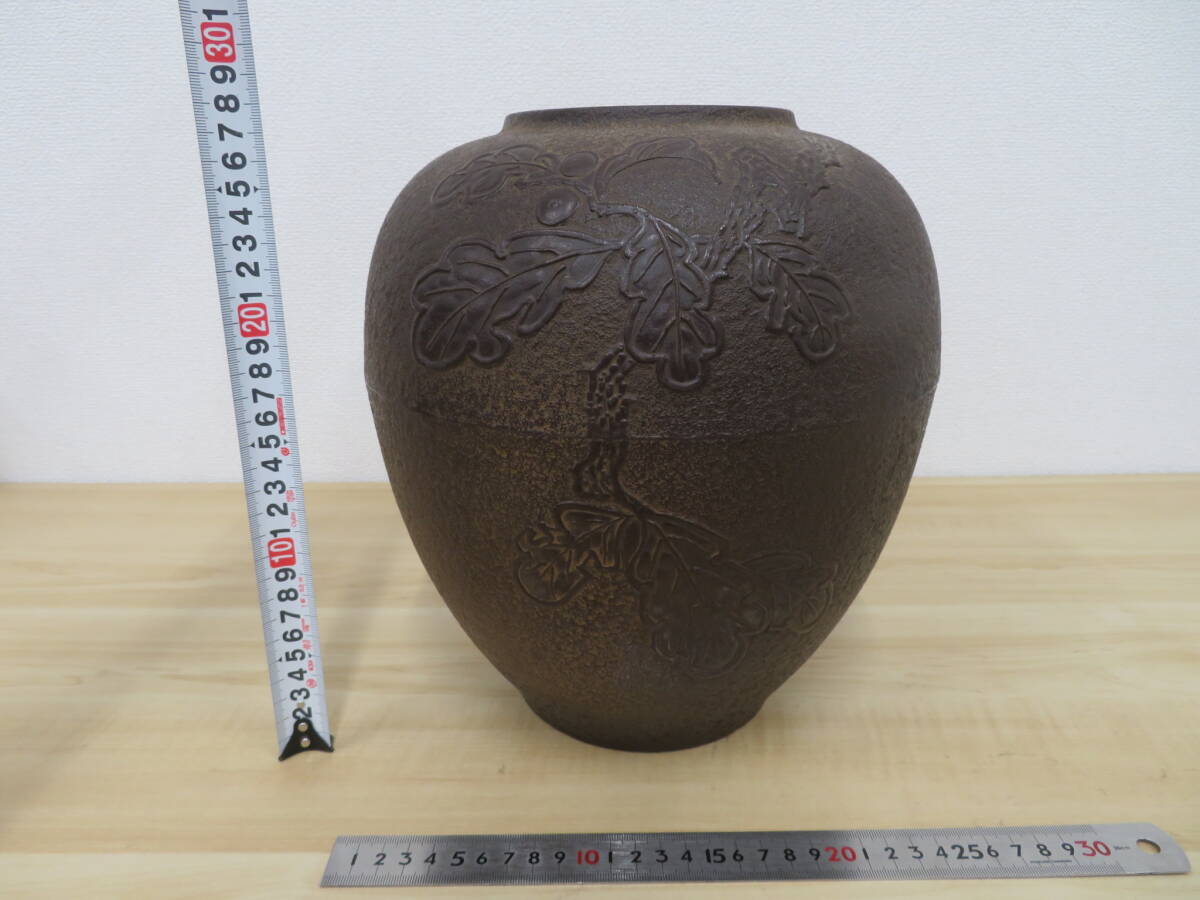 南部盛岡 三巌堂 南天図 鉄壺 花瓶 鉄製 花器 花入 鉄器 サビあり 重量約12.3kg 現状品 激安1円スタート_画像2