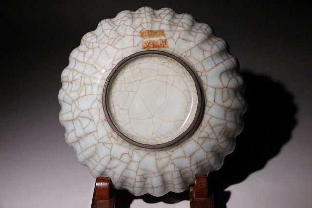 博物館展示品 5033 官窯葵口皿 径約20.8cm （検）氷裂紋 葵口鉢 唐物 中国美術  の画像9