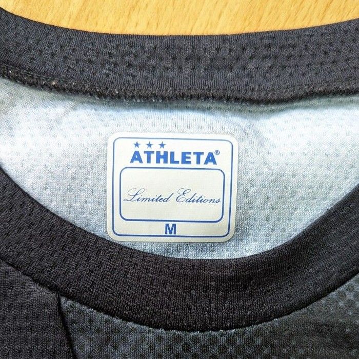 ATHLETA　アスレタ　さりげないデザインがおしゃれ上級者！　プラクティスシャツ　Mサイズ