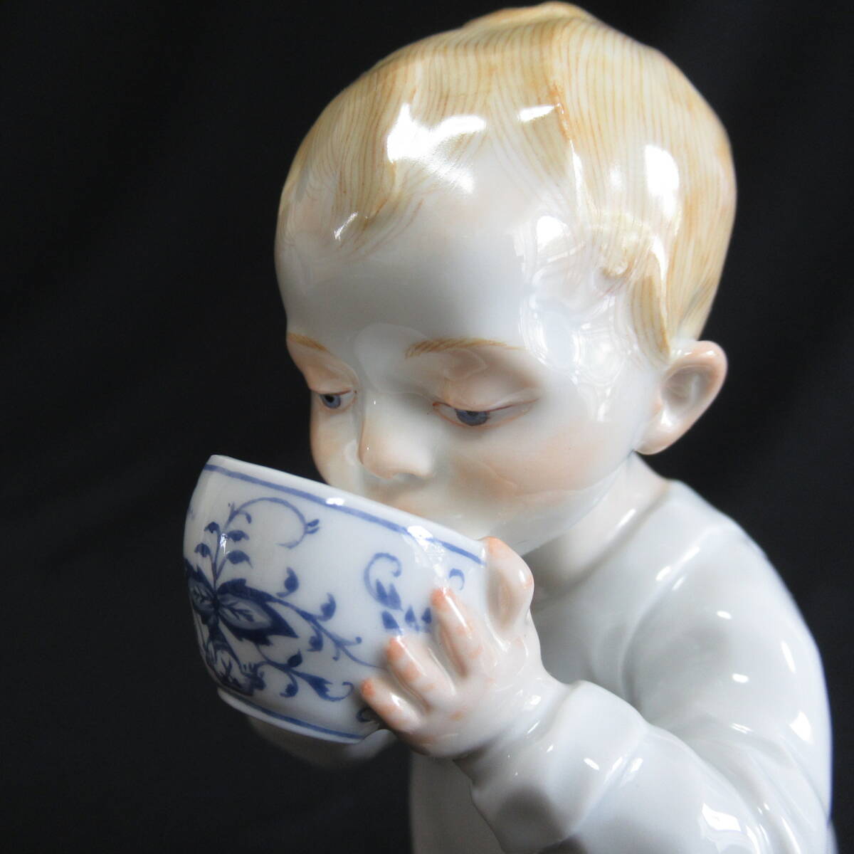 マイセン ヘンチェル人形 ブルーオニオンのカップを持った男の子 フィギュリン Meissen アンティーク 60サイズ発送 w-2607932-127-mrrzの画像6