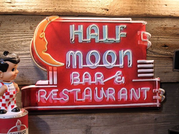 1円 新品 ガレージインテリアに最高 ダイカット エンボス メタルサイン HALF MOON BAR ネオンプレート 男前インテリア 看板 アメリカ_画像3