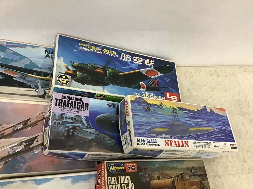 1円〜 同梱不可 ジャンク 1/72等 99式双発軽爆撃機、アルファ級潜水艦 レッドスター 他の画像2