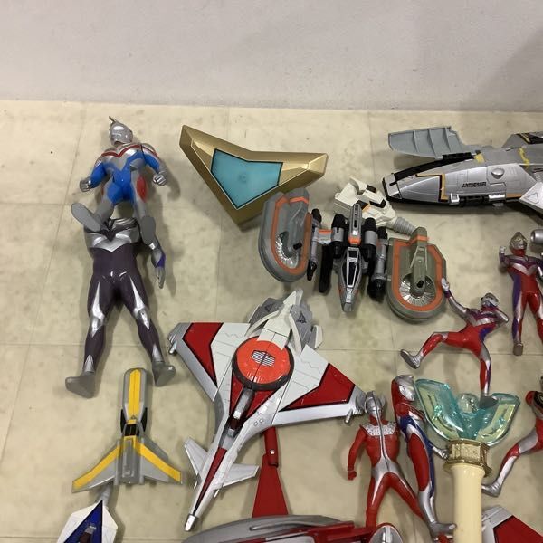 1円〜 訳あり ジャンク ソフビ 他 ウルトラマンティガ パワータイプ、ウルトラマンガイアV2、アートデッセイ号 等_画像2