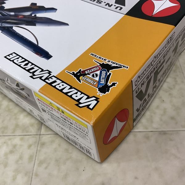 1円〜 バンダイ 1/72 超時空要塞マクロス VF-1S バルキリー ロイ・フォッカー機の画像4