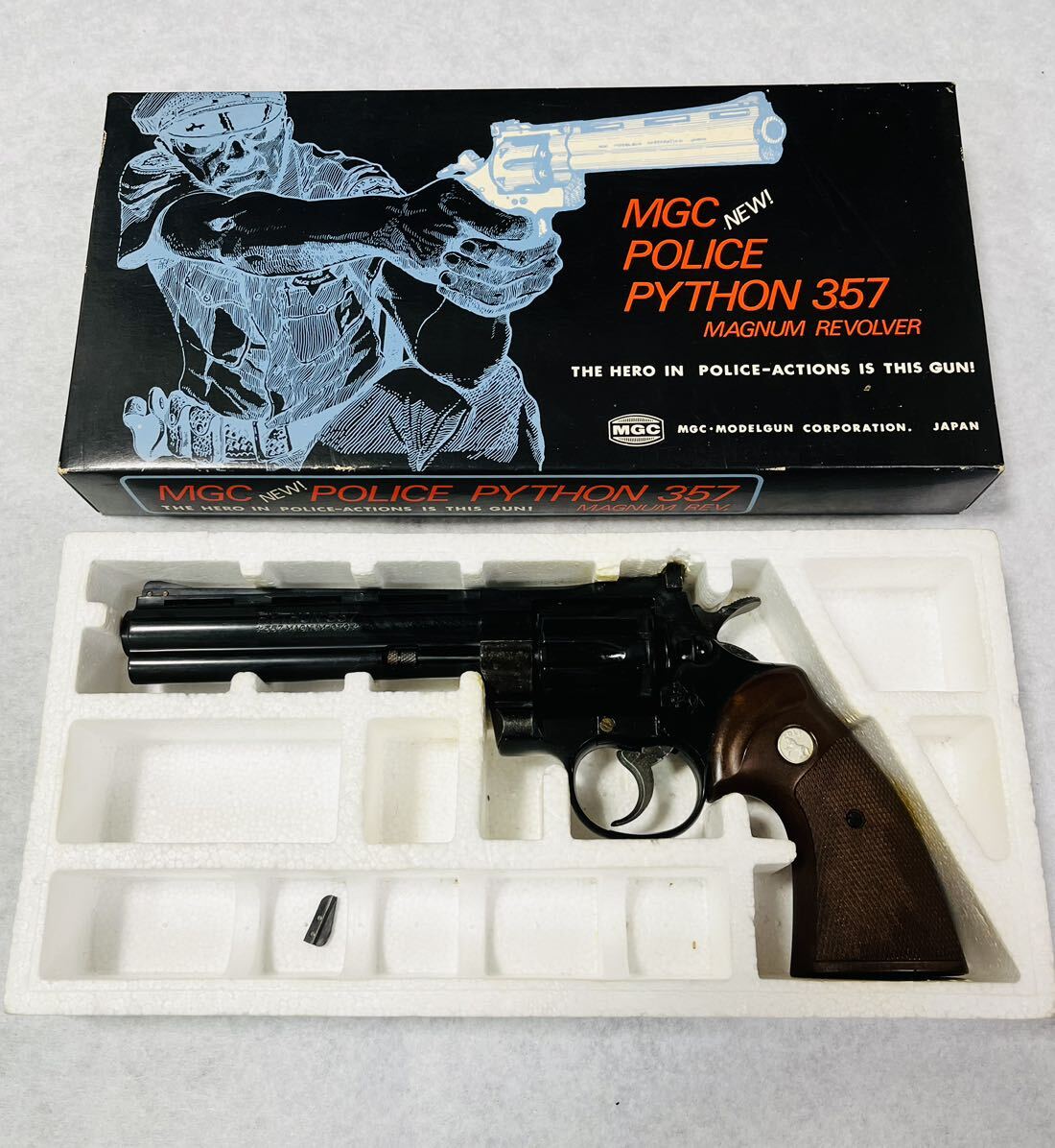 Э MGC製 モデルガン POLICE PYTHON357 マグナムリボルバー SPG刻印 / 264501 / 424-6_画像1