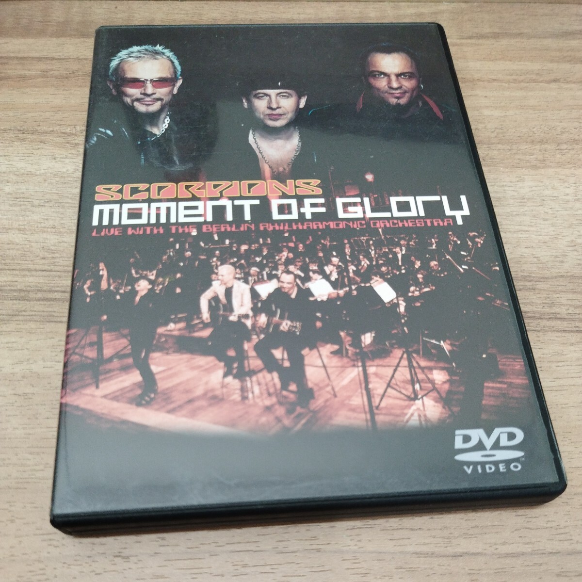 スコーピオンズ moment of gloly ライヴ・ウィズ・ベルリン・フィルハーモニー管弦楽団 2003年 DVDの画像1