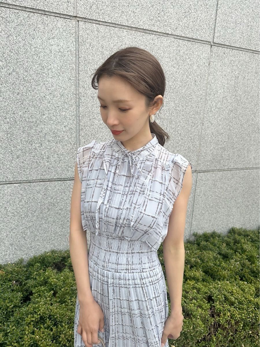 新品 SNIDEL スナイデル Sustainableフリルワンピース LBLU 新品 SNIDEL スナイデル Sustainableフリルワンピース LBLU