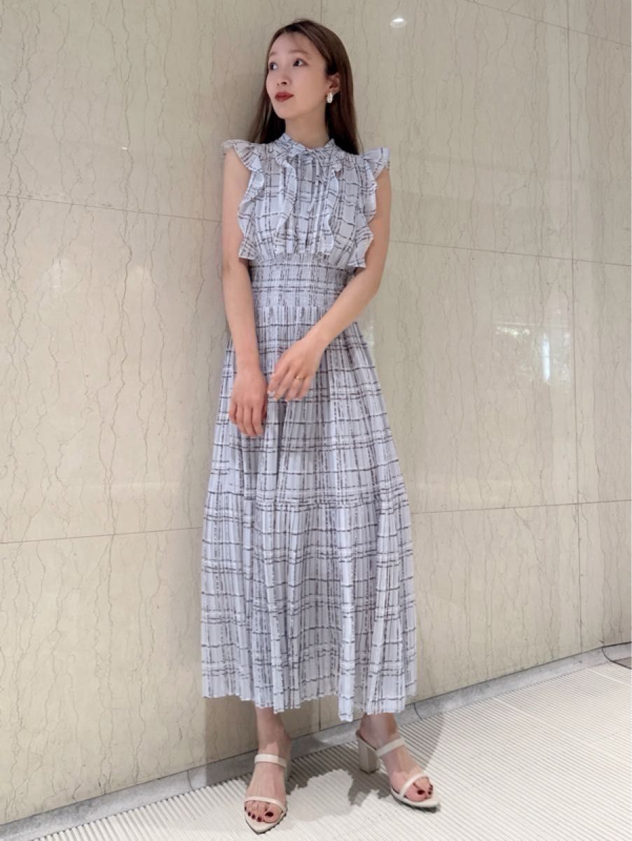 新品 SNIDEL スナイデル Sustainableフリルワンピース LBLU 新品 SNIDEL スナイデル Sustainableフリルワンピース LBLU