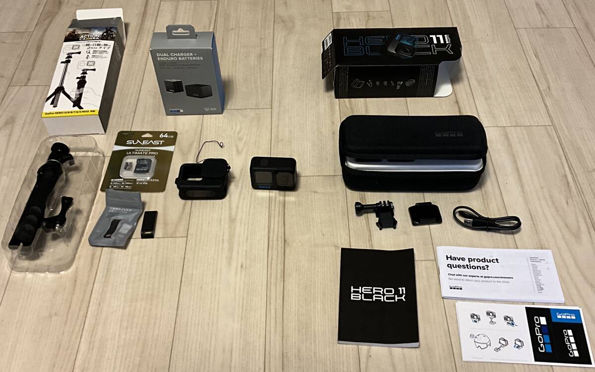 GoPro HERO11 Black + デュアルバッテリーチャージャー+Enduroバッテリー3個 + 認定SDカード + 非売品日本語取説&サイドドアの画像1