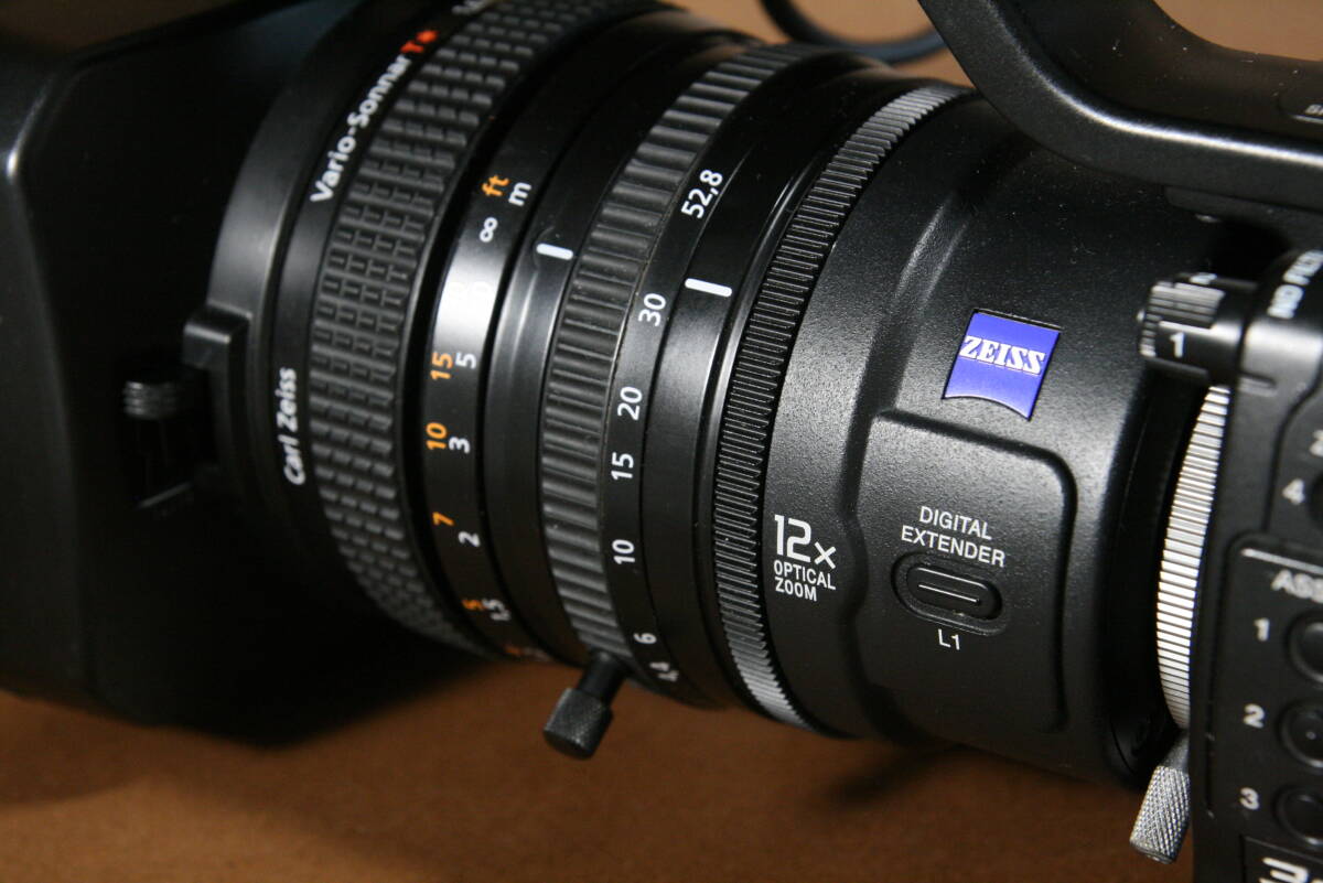 SONY HVR-Z7Jカメラ レコーディング・ユニット付き・付属品多数の画像3