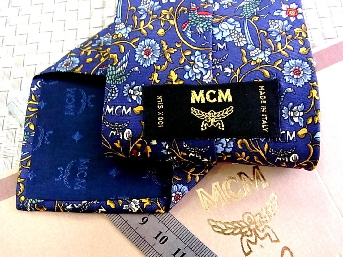 ♪1723S♪新品【鳥 花 植物 ロゴ入 柄】エムシーエム【MCM】ネクタイ_画像2