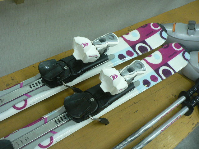 札幌手渡OK スキー 4点セット 板サロモン120cm ブーツKAZAMA28cm(280-85L) ストック117cm ミッドスキー SALOMON AXESS 120 ショートスキー_画像3