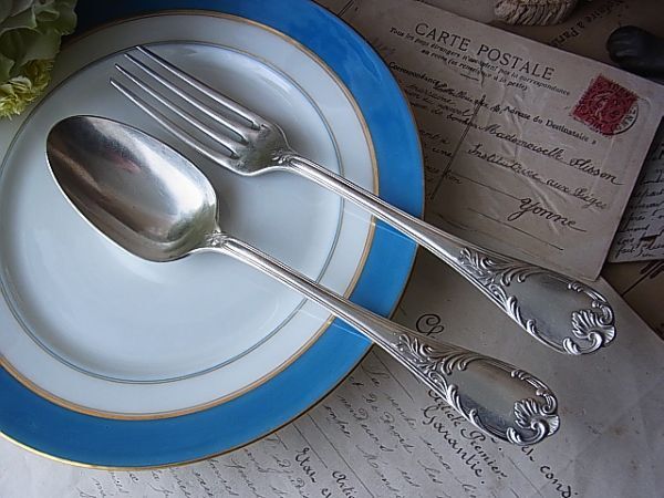 (.) Vintage Christofle Chris to full maru Lee monogram Fork & spoon set display 