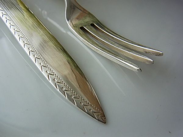 ( britain ) Vintage Mappin&Webb mother ob pearl desert knife & Fork set display 