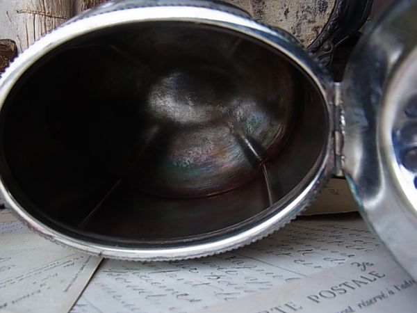 ( britain ) Vintage silver plate form . wonderful teapot display 