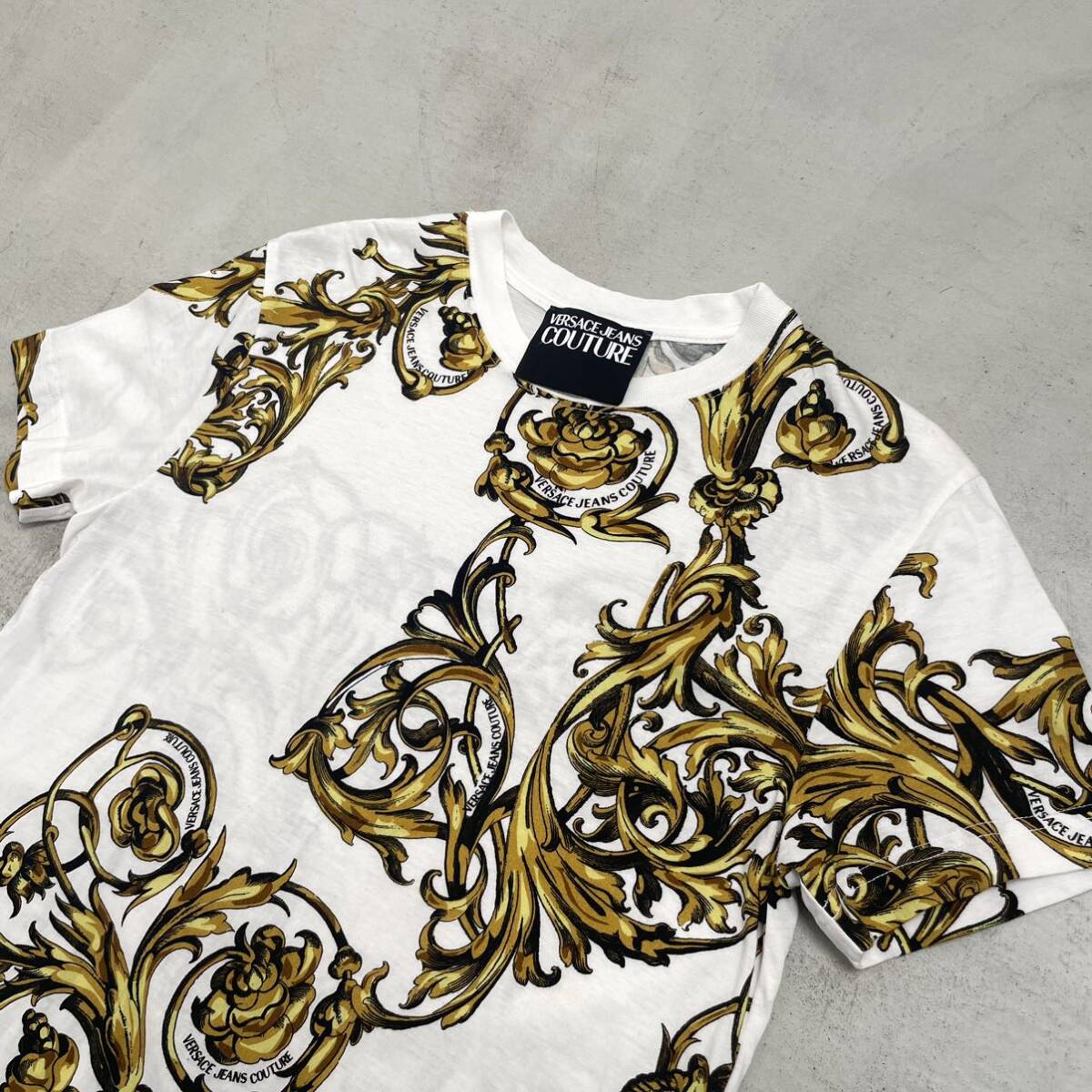 【美品】VERSACE JEANS COUTURE ヴェルサーチ バロック 半袖 Tシャツ カットソー S ホワイトの画像3