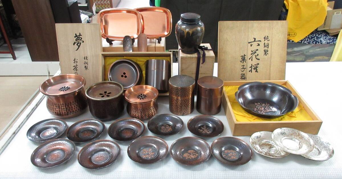 純銅製 打ち出し銅器 茶道具まとめ 茶筒 建水 茶こぼし 茶匙 茶托 3850g 桐仙堂 富貴堂 六花撰 夢 未使用有り 保管品 純銅外有り 現状_画像1