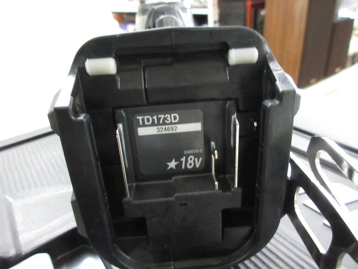 未使用 マキタ インパクトドライバ TD173DRGXB ブラック 18V 6.0Ah 充電器 バッテリ2個 makitaの画像7