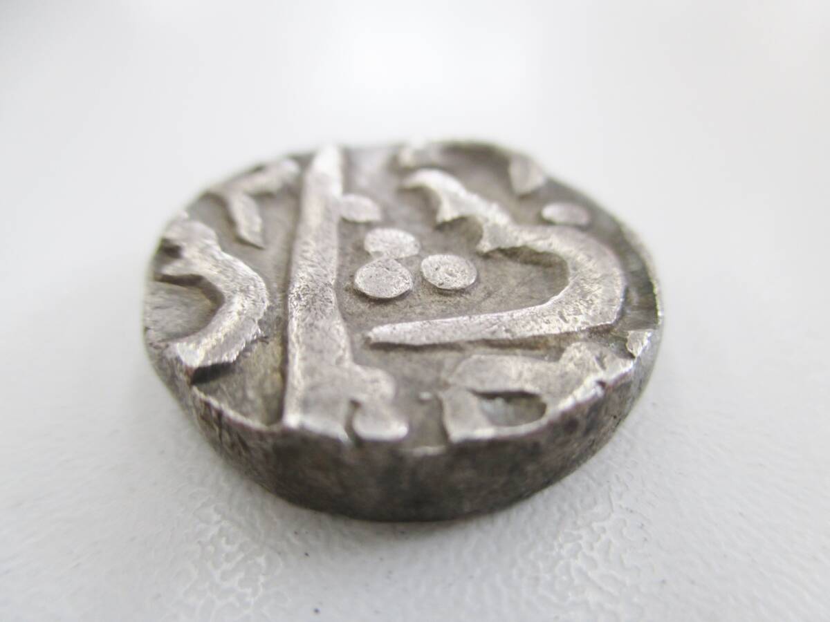 ■１円～！古銭　インド　銀貨　詳細不明■_画像3