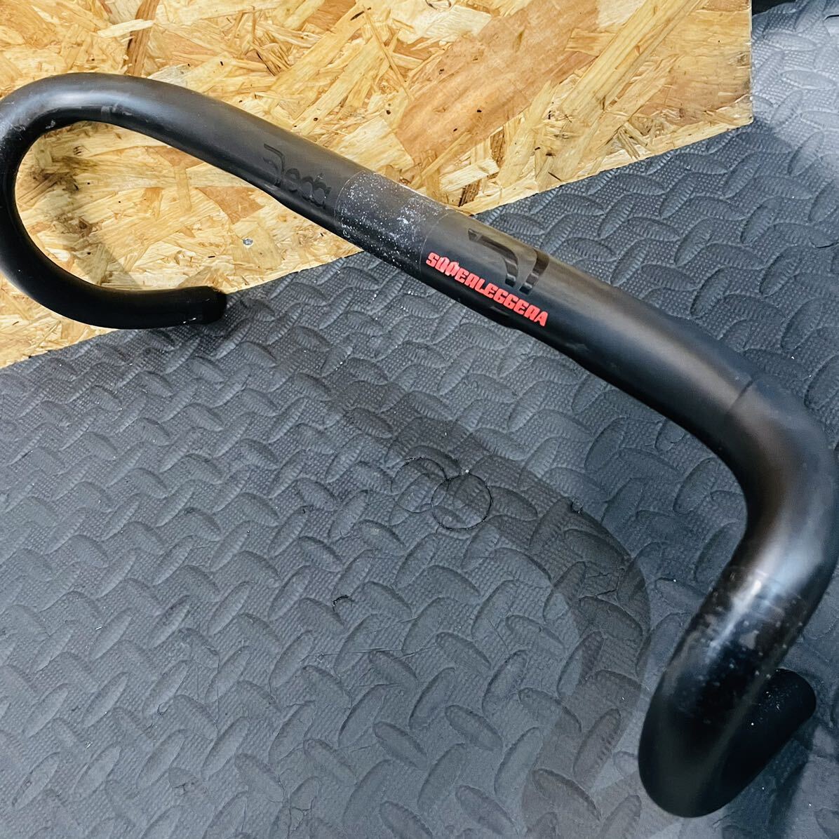 【良品】 DEDA SUPER LEGGERA カーボン ドロップ ハンドル c-c420mm ケーブル内装式 Di2対応 CARBON デダ スーパーレジェーラ 軽量