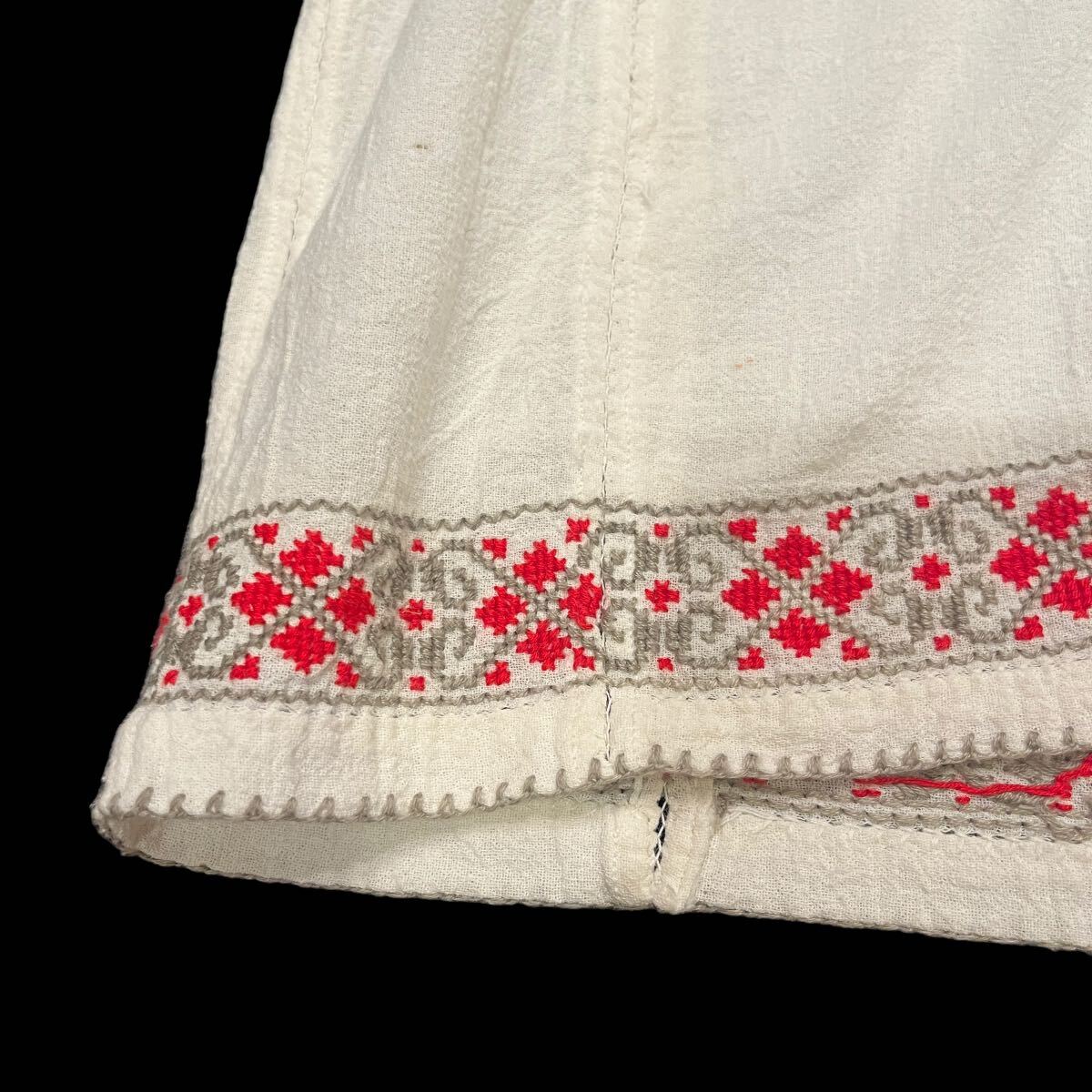 ビンテージ　刺繍　ブラウス　チュニック　民族　衣装　フォークロア　フォークダンス　古着　vintage 60’s 60年代　ヨーロッパ