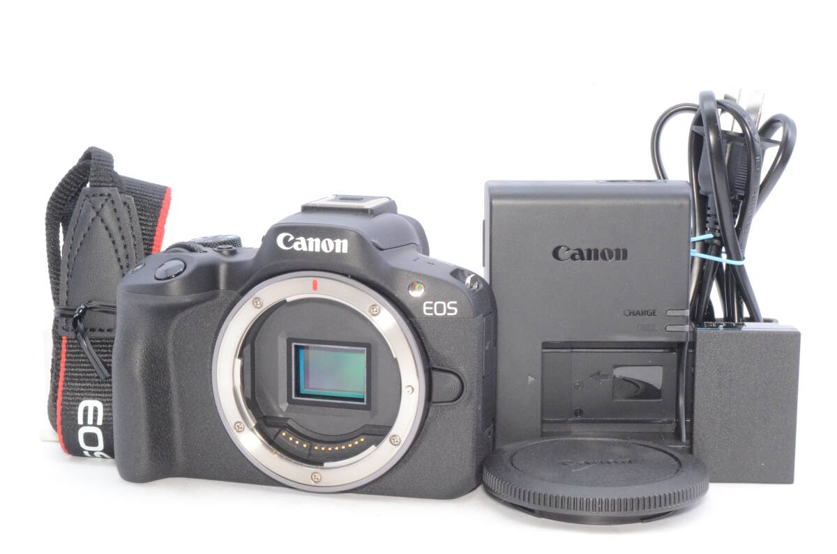 【イチオシおすすめ！】キヤノン Canon ミラーレス一眼ビデオログカメラ EOS R50 本体 ブラック RFマウント 24.2MP 4K動画 Vlog 2404025Aの画像1