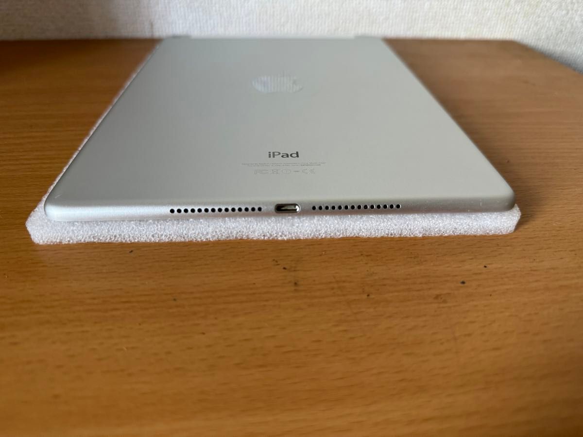 iPad Air 第2世代 Wi-Fi + Cellular 16GB シルバー MGH72J/A A1567 動作確認済