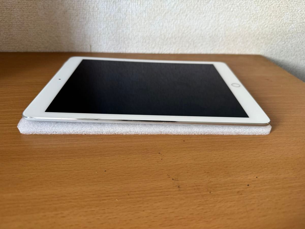 iPad Air 第2世代 Wi-Fi + Cellular 16GB シルバー MGH72J/A A1567 動作確認済