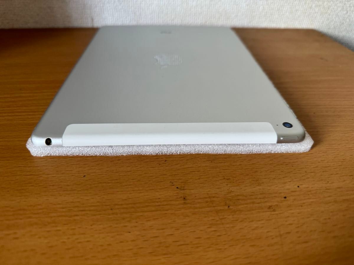 iPad Air 第2世代 Wi-Fi + Cellular 16GB シルバー MGH72J/A A1567 動作確認済