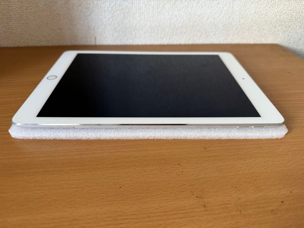 iPad Air 第2世代 Wi-Fi + Cellular 16GB シルバー MGH72J/A A1567 動作確認済