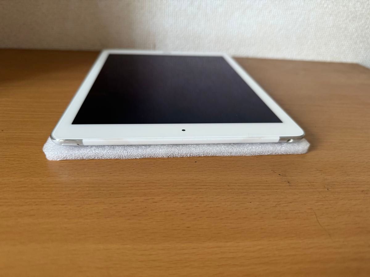 iPad Air 第2世代 Wi-Fi + Cellular 16GB シルバー MGH72J/A A1567 動作確認済