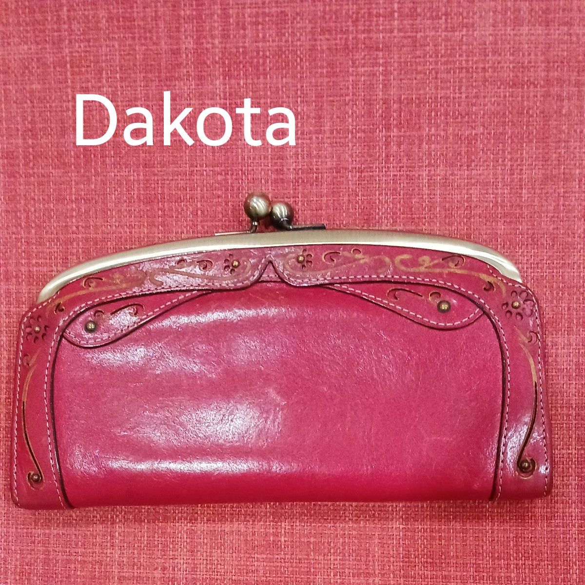 Dakota 赤のがま口タイプの長財布 