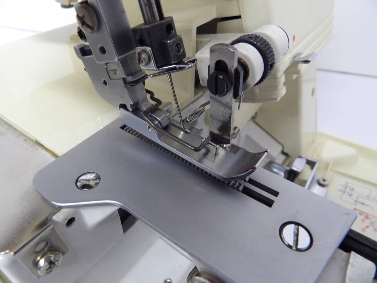 【よろづ屋】ジューキ オーバーロックミシン JUKI MO-512 2本糸 フットコントローラーあり 取扱説明書あり かがり縫い(M0424-100)の画像4