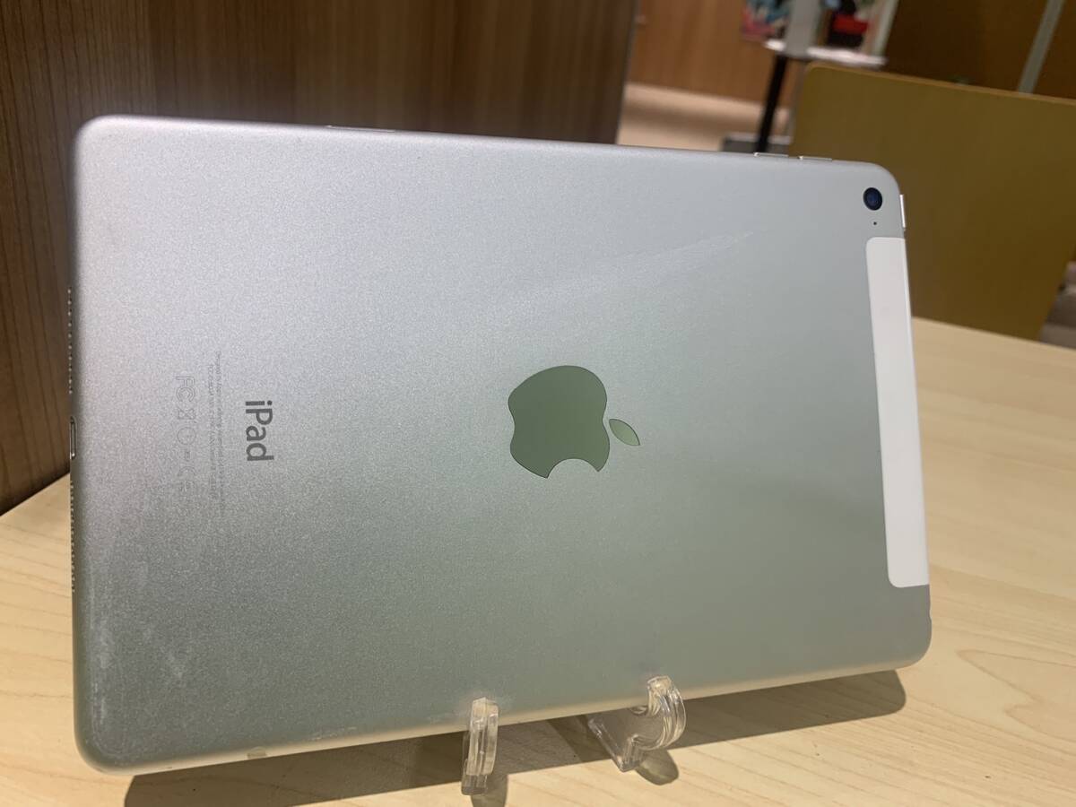 【12136】【ジャンク品】 Apple iPad mini 4 (第四世代）シルバー A1550 アイパッド ミニ タブレット アクティベーションロックあり☆ の画像3