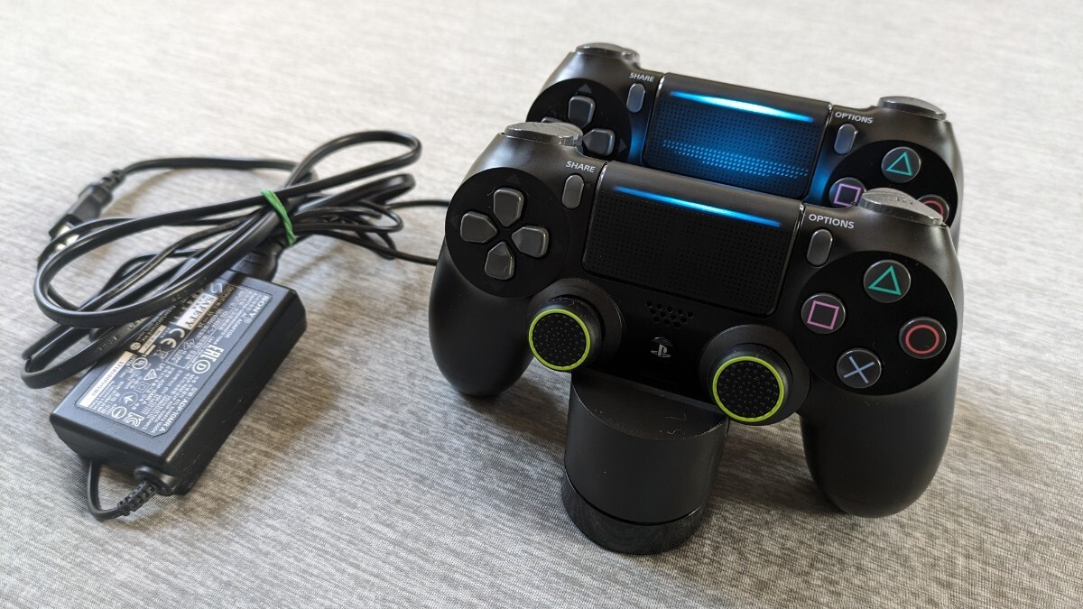 ソニー SONY☆ワイヤレスコントローラー DUALSHOCK 4☆2個セット☆プレステ4(PS4)用☆CUH-ZCT2J☆ソニー純正充電器セット☆の画像1