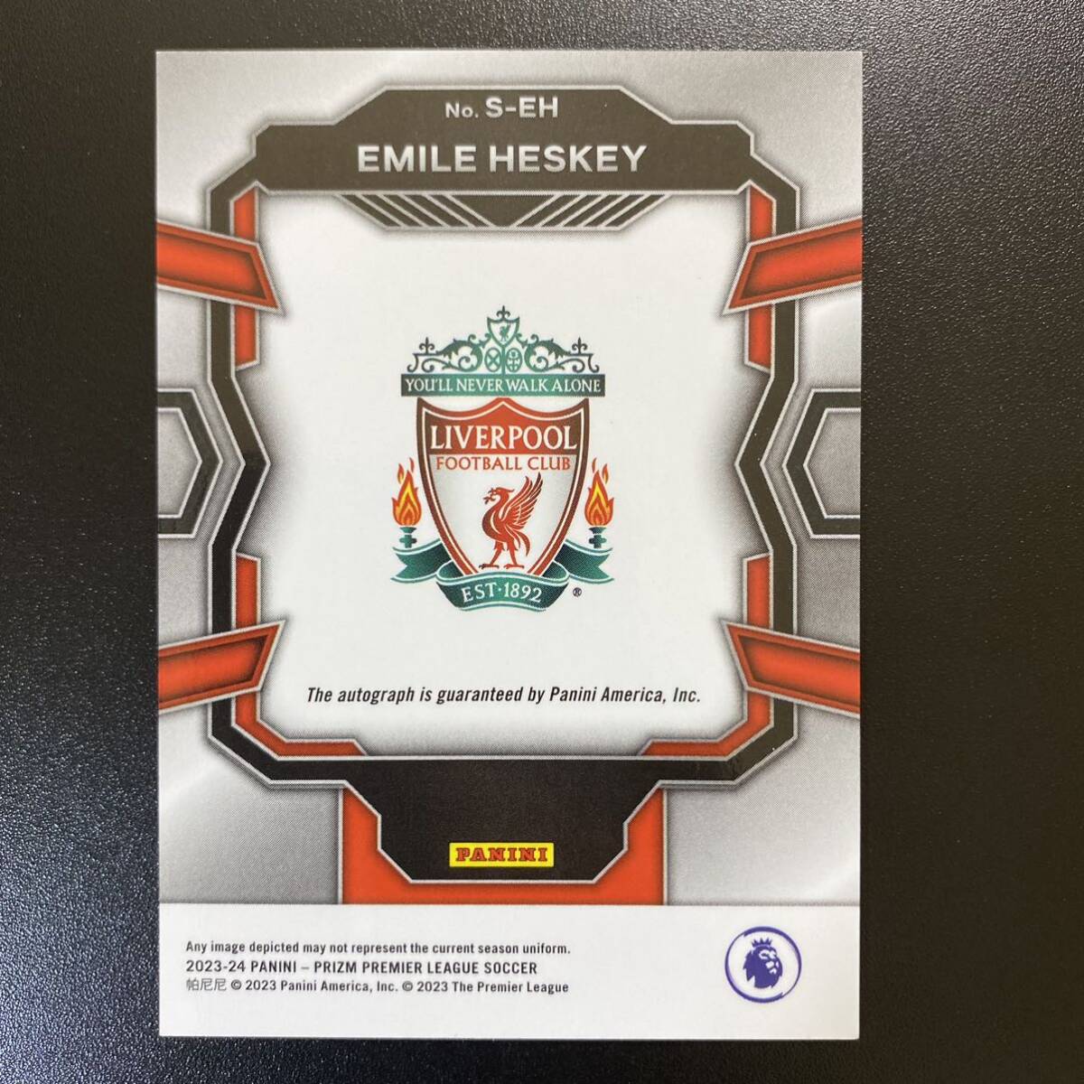 2023-24 Panini Prizm EPL Emile Heskey Auto Liverpool 直筆サインカード エミール・ヘスキーの画像2