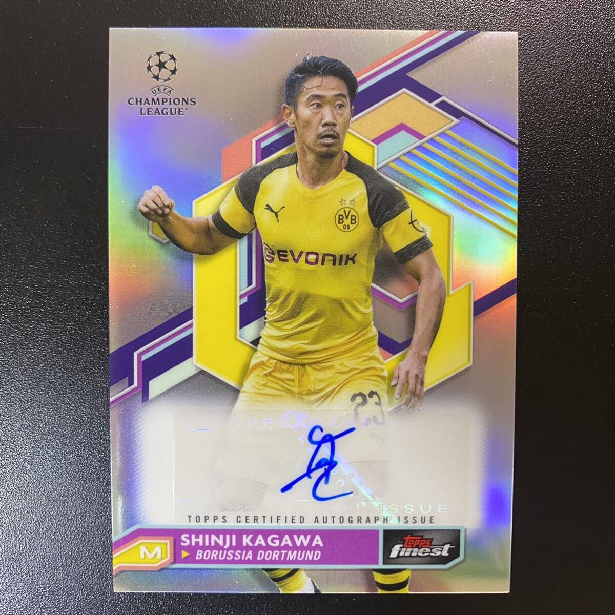 Shinji Kagawa 2022-23 Topps Finest Refractor Auto Dortmund 直筆サインカード 香川真司 の画像1