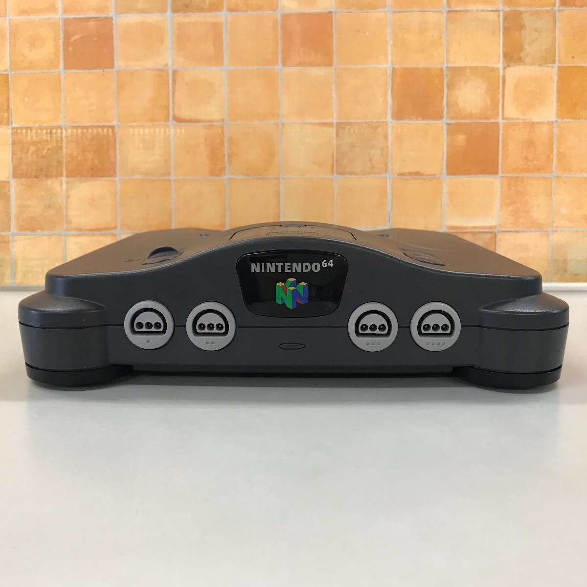 任天堂 NINTENDO64 ニンテンドー64 N64 本体 コントローラー2個 ACアダプター 動作確認済み 現状品 ゲーム/904の画像2