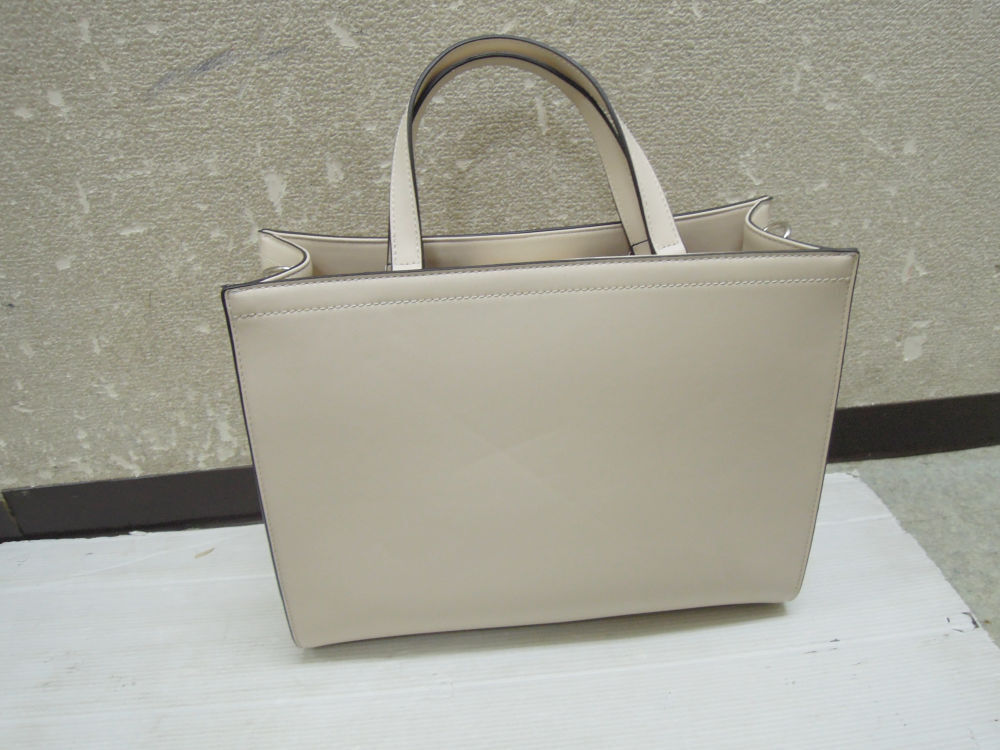 3957) 未使用 保管品 GUESS ゲス LINDEY Carryall 2way トートバッグ VY884125 タグ付き_画像2