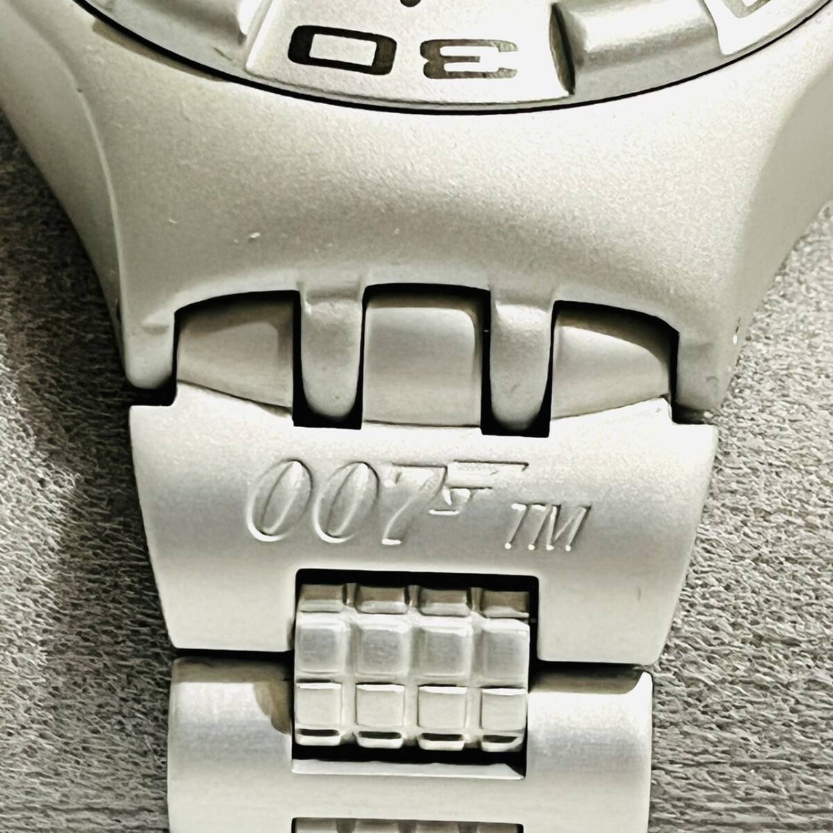 Swatch スウォッチ SWISS MADE 007～私を愛したスパイ～の画像5