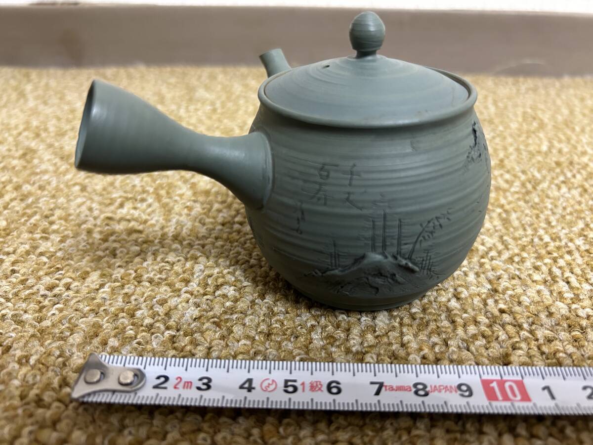 山水文様 緑色の急須（中古品）の画像1