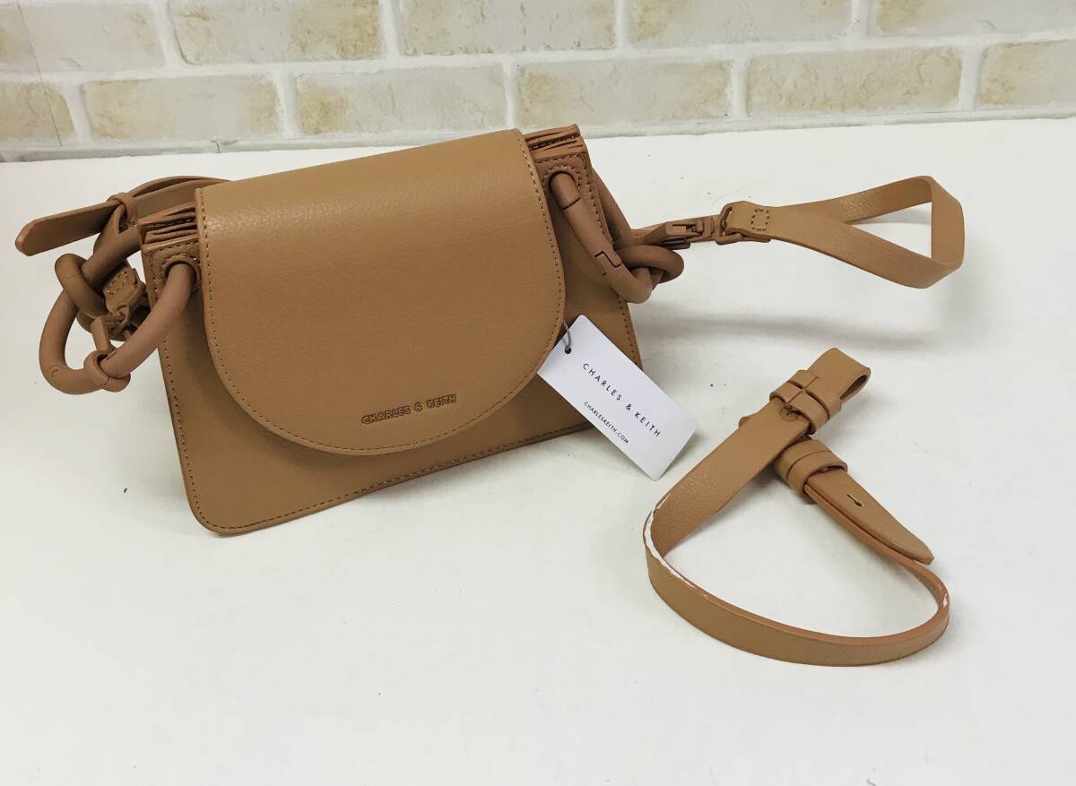 ☆【かばん】CHARLES & KEITH チャールズアンドキース ブラウン 茶系 ショルダー ハンドバッグ レディース☆T04-166Sの画像1