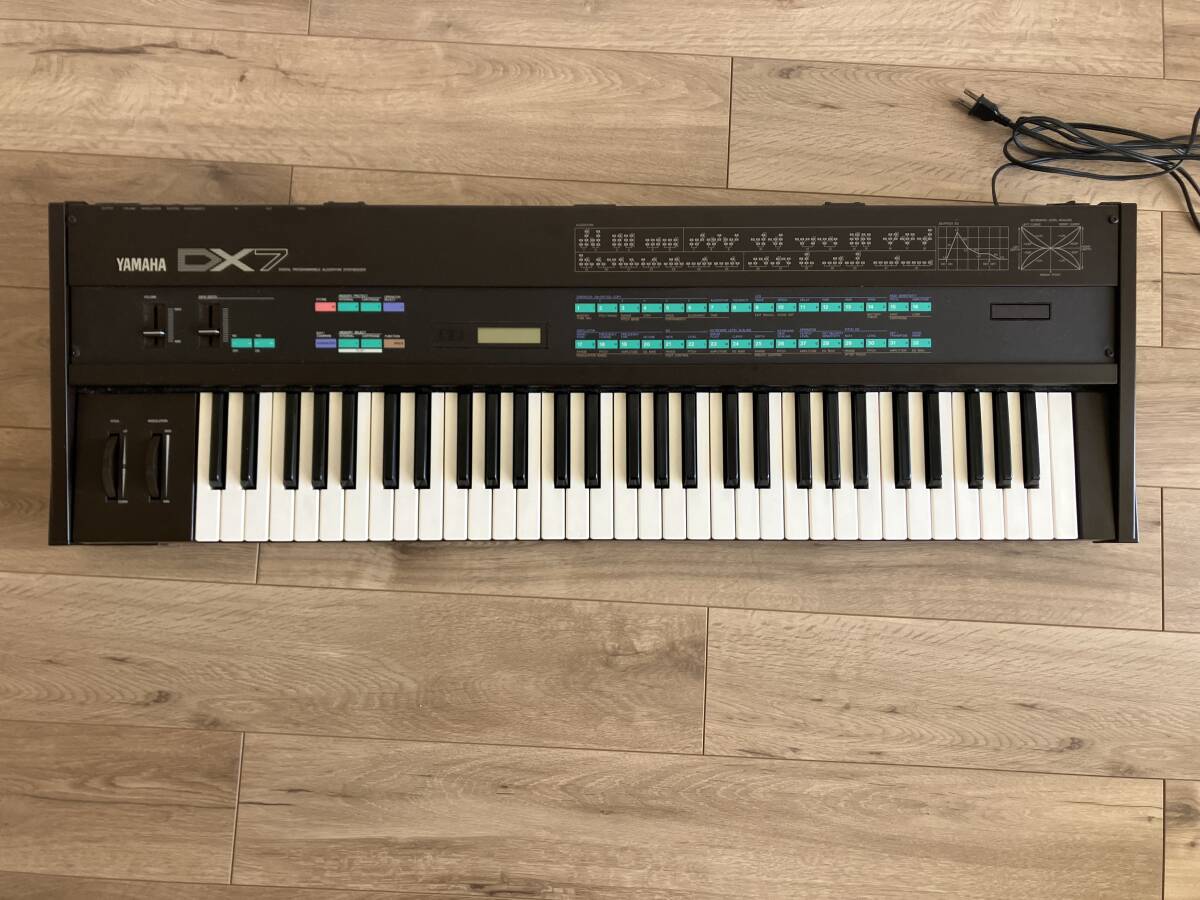 YAMAHA DX7と 純正ハードケース付き、全音の音出し鍵盤の動作確認済、バッテリー新品バッテリーソケット交換済、プリセット初期化 の画像2