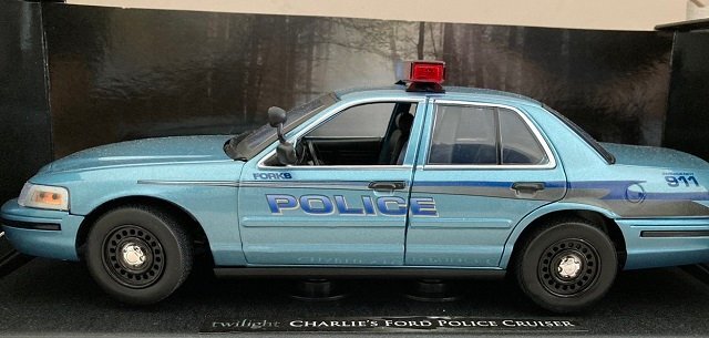 ▽ GREENLIGHT グリーンライト 1/18 FORD フォード twilight CHARLIE's FORD POLICE CRUISER 限定版 -の画像2