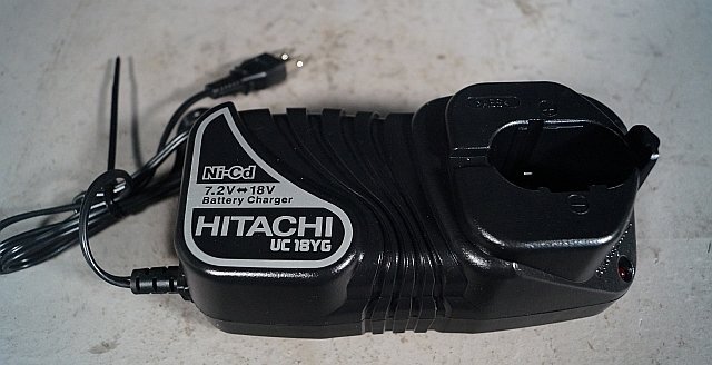 ◎ HITACHI ヒタチ 日立工機 充電式コードレスドライバ 充電器 100V バッテリー 2個付き ケース付き ※ジャンク品 FDS12DVCの画像8