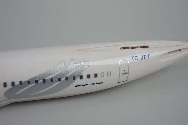 ★ B737-800 TURKISH AIRLINES ターキッシュ航空 TC-JFT スナップフィットモデル ※変色あり外箱等欠品の画像2