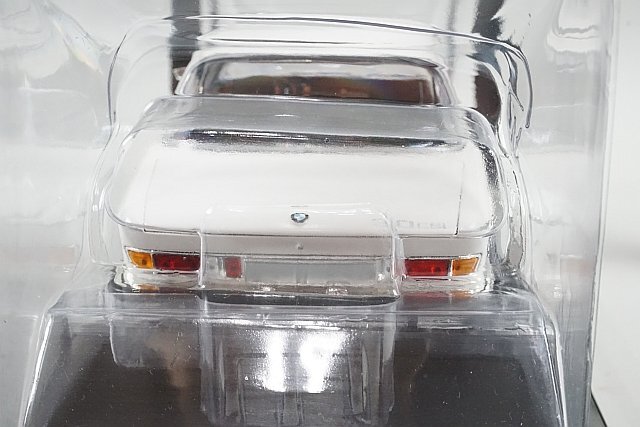 PMA ミニチャンプス 1/18 BMW 3.0 CSI クーペ 1972(E9) ホワイト 180029026の画像3