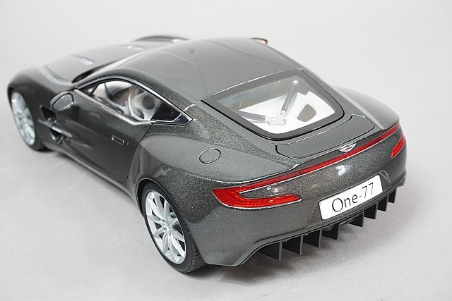 AUTOart オートアート 1/18 Aston Martin アストンマーチン ONE-77 グレー 70242の画像2