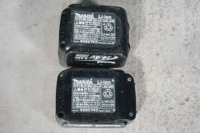 ◎ makita マキタ 14.4V 充電式インパクトレンチ バッテリー２個付き BL1430 BL1415NA ※ジャンク品 TW073Dの画像6